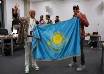Энрике Иглесиас «Алға, Қазақстан!», — деп жанкүйерлерін қуантты