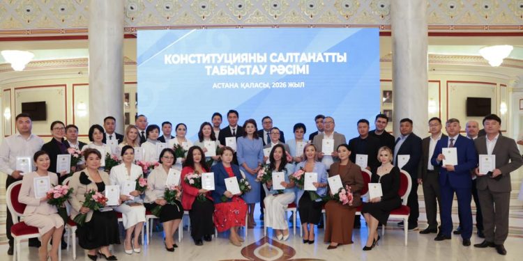 Жаңа Конституцияның арнайы басылымы шығармашылық және ғылыми қауымға ұсынылды