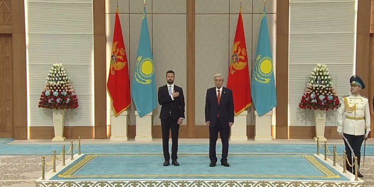 Қасым-Жомарт Тоқаев Черногория Президенті Яков Милатовичті ресми қарсы алды