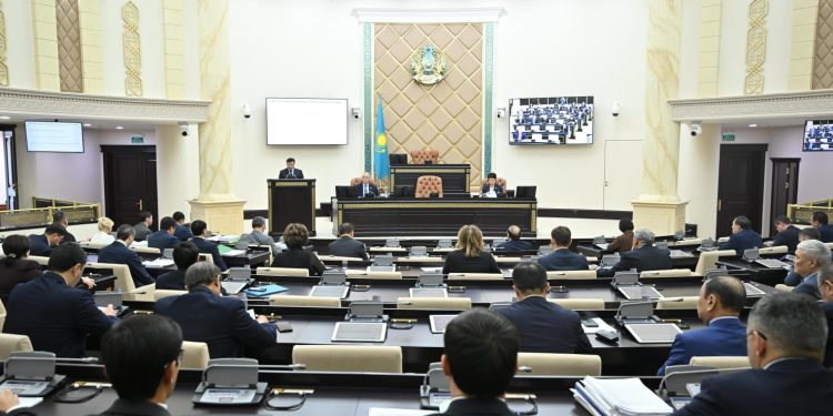 Сенат: Бюджеттен 648,7 млрд теңге тиімсіз жұмсалған