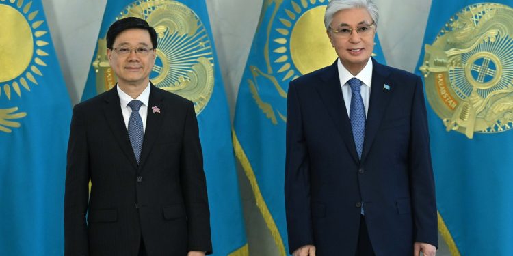 Қасым-Жомарт Тоқаев Гонконг басшысымен 5 бағыт бойынша серіктестікті арттырмақ