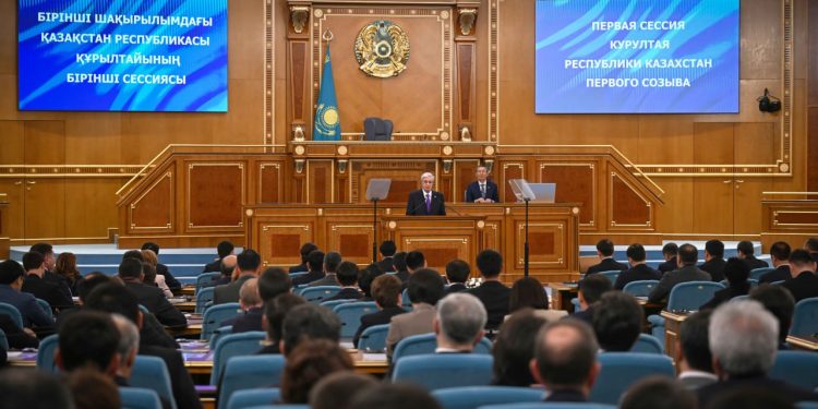 Бірінші шақырылымдағы Құрылтайдың алғашқы сессиясы Астанада ашылды