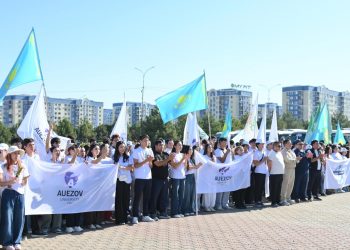 Сенбілікте бас қосқан мың жас: Шымкентте ауқымды экологиялық акция өтті