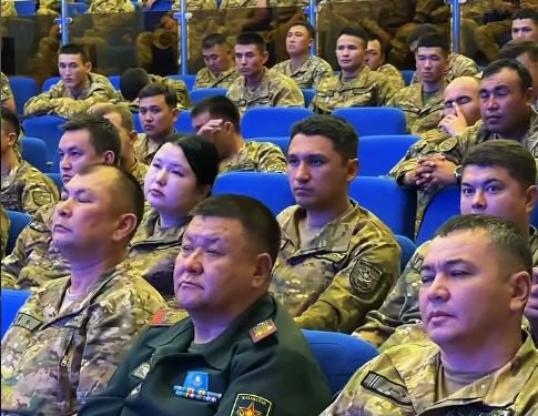 Шымкент гарнизонында әскери қызметшілермен құқықтық профилактикалық кездесу өтті