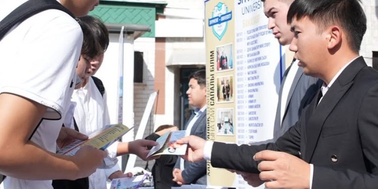 Шымкент түлектері 9 жоғары оқу орнының мүмкіндіктерімен танысты