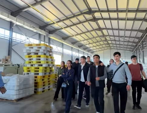 Шымкент жастары газ қазандықтарын өндіру үдерісімен танысты