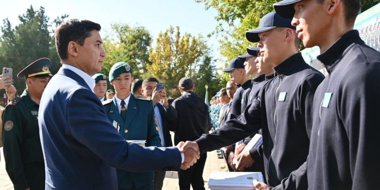 Шымкенттен тағы 27 азамат әскерге аттанды