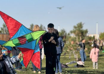 Тысяча воздушных змеев украсила небо Шымкента