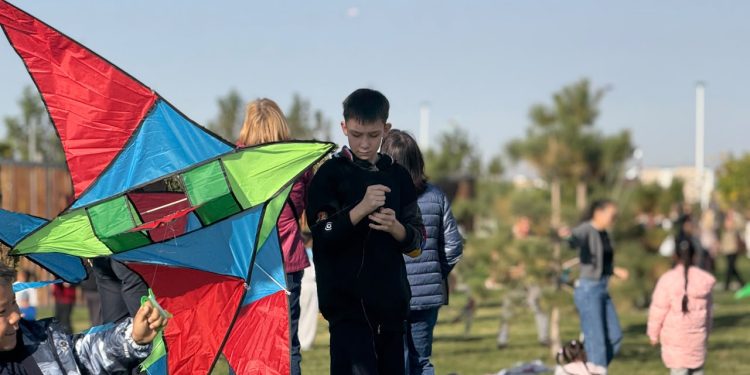 Тысяча воздушных змеев украсила небо Шымкента